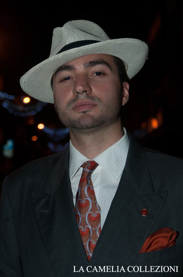 vestito completo uomo anni 20 30 colore grigio con cappello