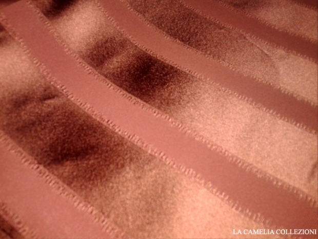 tessuto vintage effetto raso colore rosa rigato - tessuti vintage a metro - la camelia collezioni